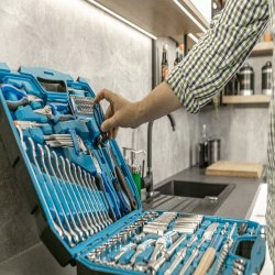 Zestaw narzędzi 131 nasadek, końcówek i akcesoriów 1/2', 3/8', 1/4'