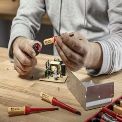 Zestaw 13 wkrętaków izolowanych 1000V, stal S2